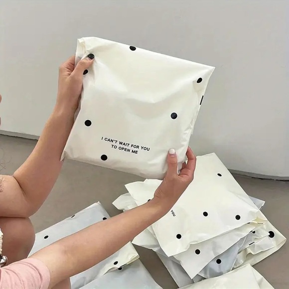 Handbags - 10 Polka Dot Poly Mailers